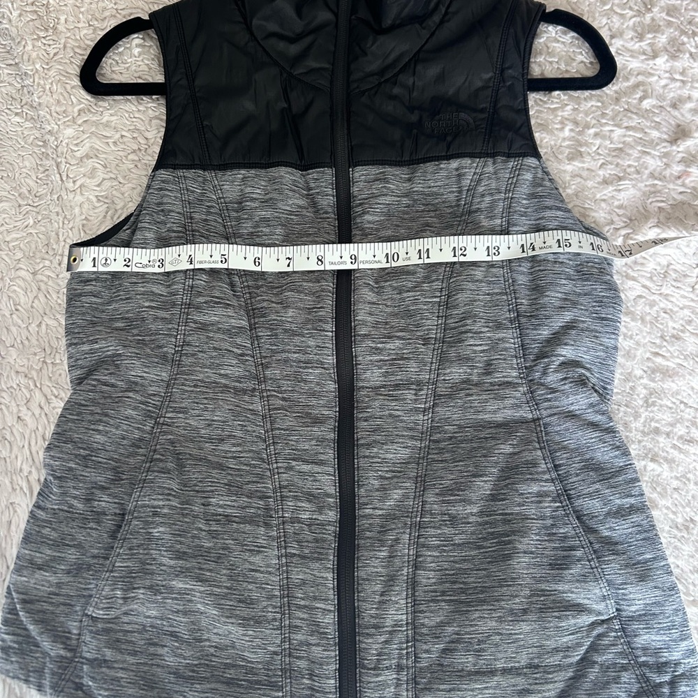 The North Face Black & Gray Heather Athletic Vest with Pockets. Size S - Picture 10 of 11
